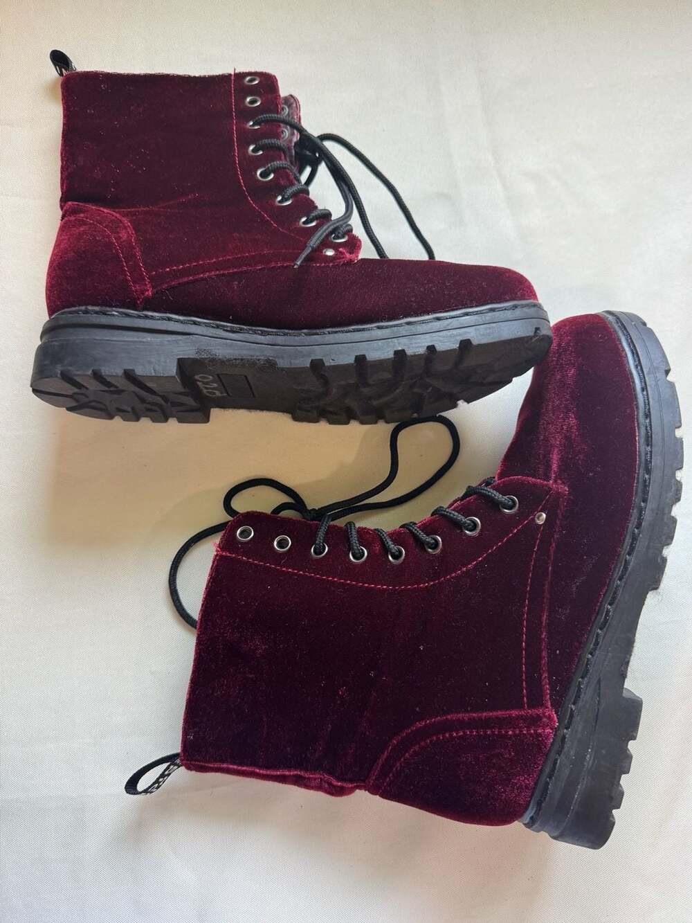 Burgundy Velvet Combat Boots Lug Sole Lace Up Ankle Boots Women’s Size 8